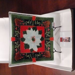 Peggy Karr signed White Poinsettia 10" square fused glass plate in origi…